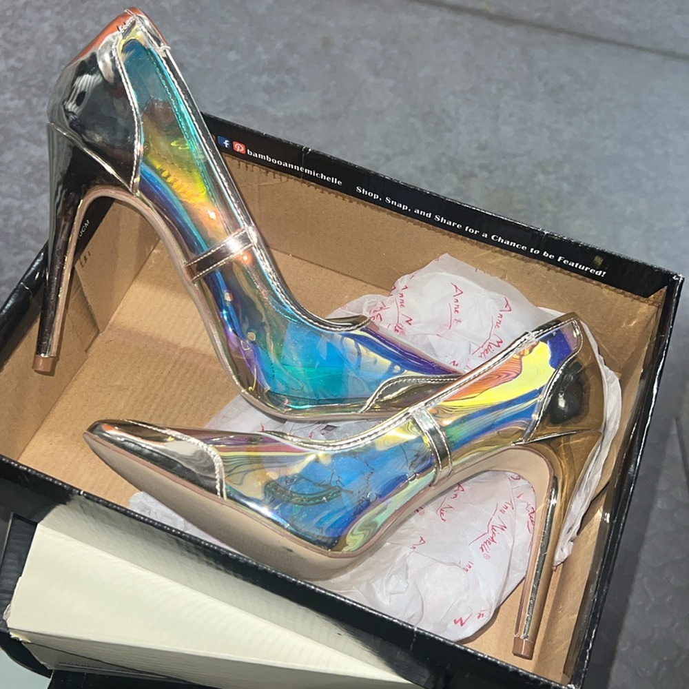 Translucent iridescent pump heel - Picture 3 of 3